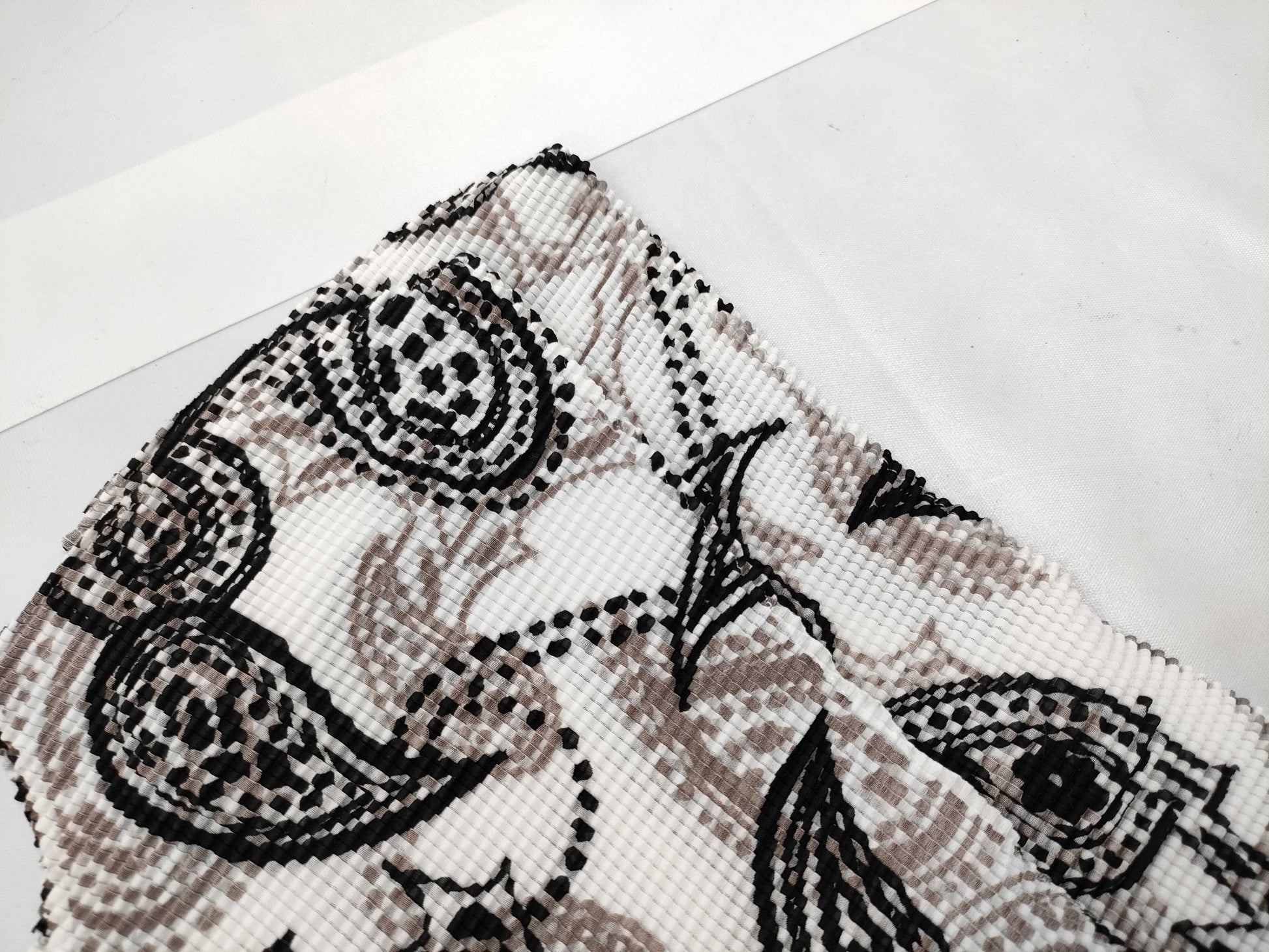 ISSEY MIYAKE me Paisley Print Tops Tops
