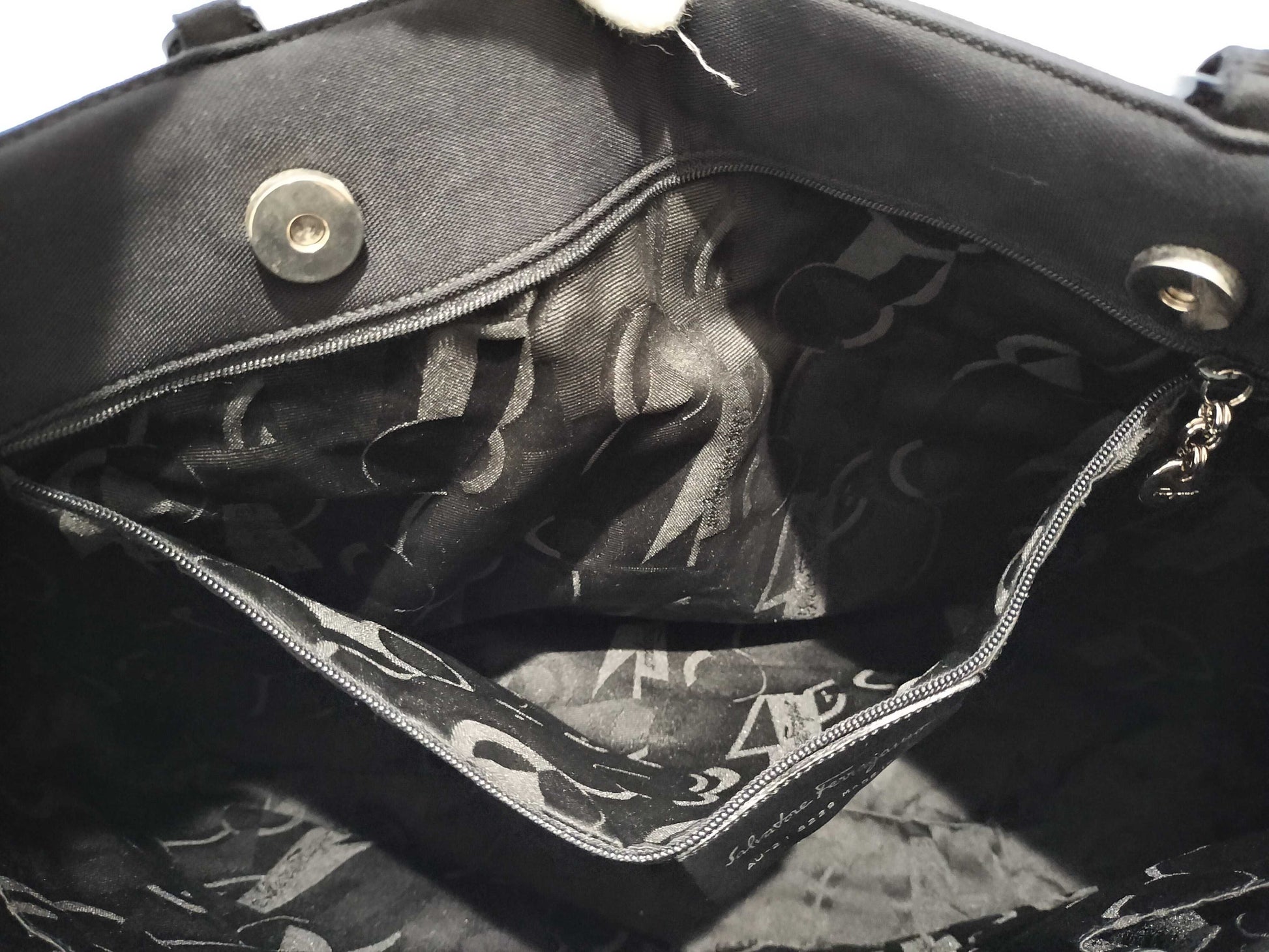 Salvatore Ferragamo Vara Vara Chain Shoulder Bag