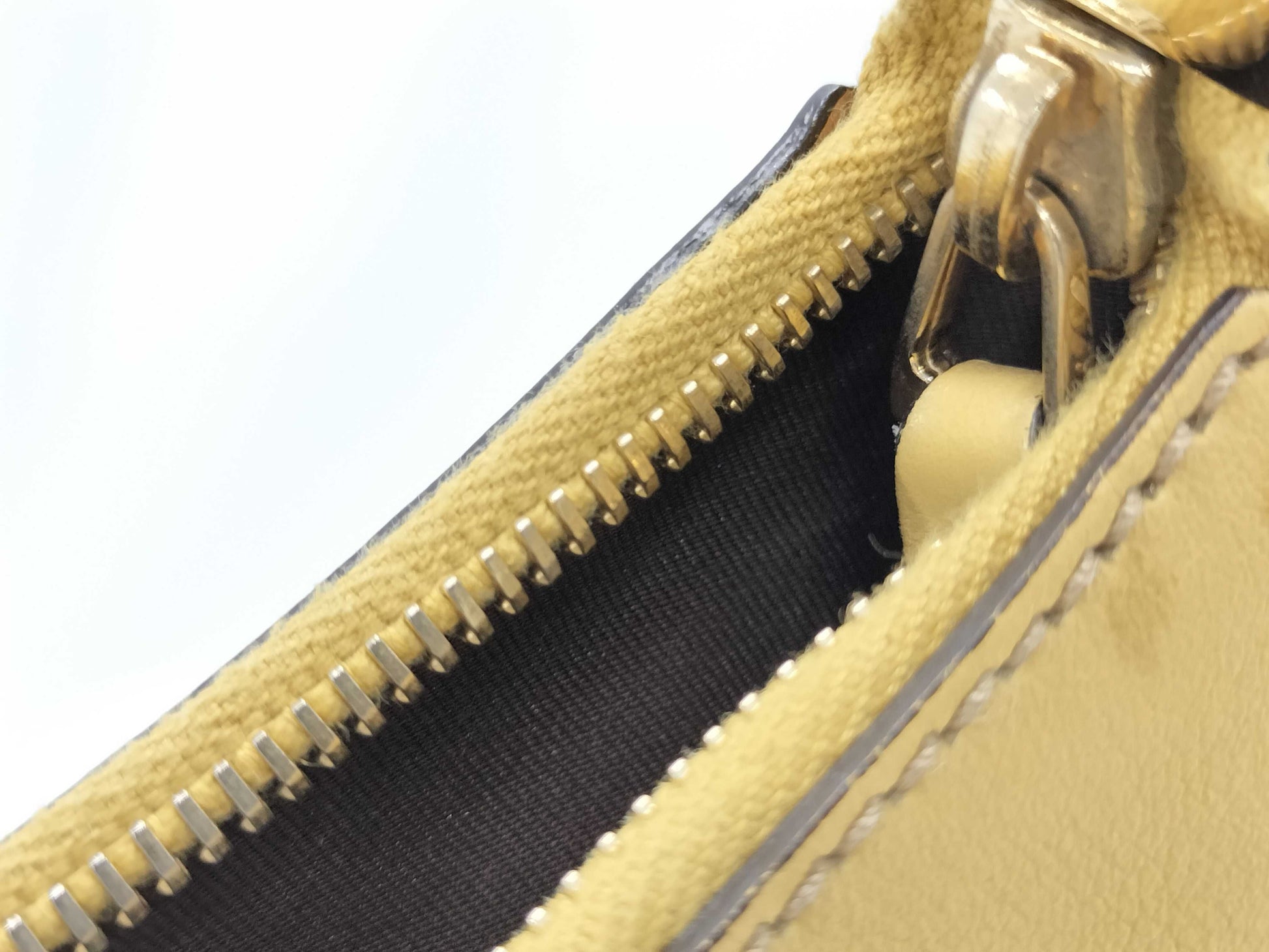 GUCCI GG Canvas Handbag Handbag