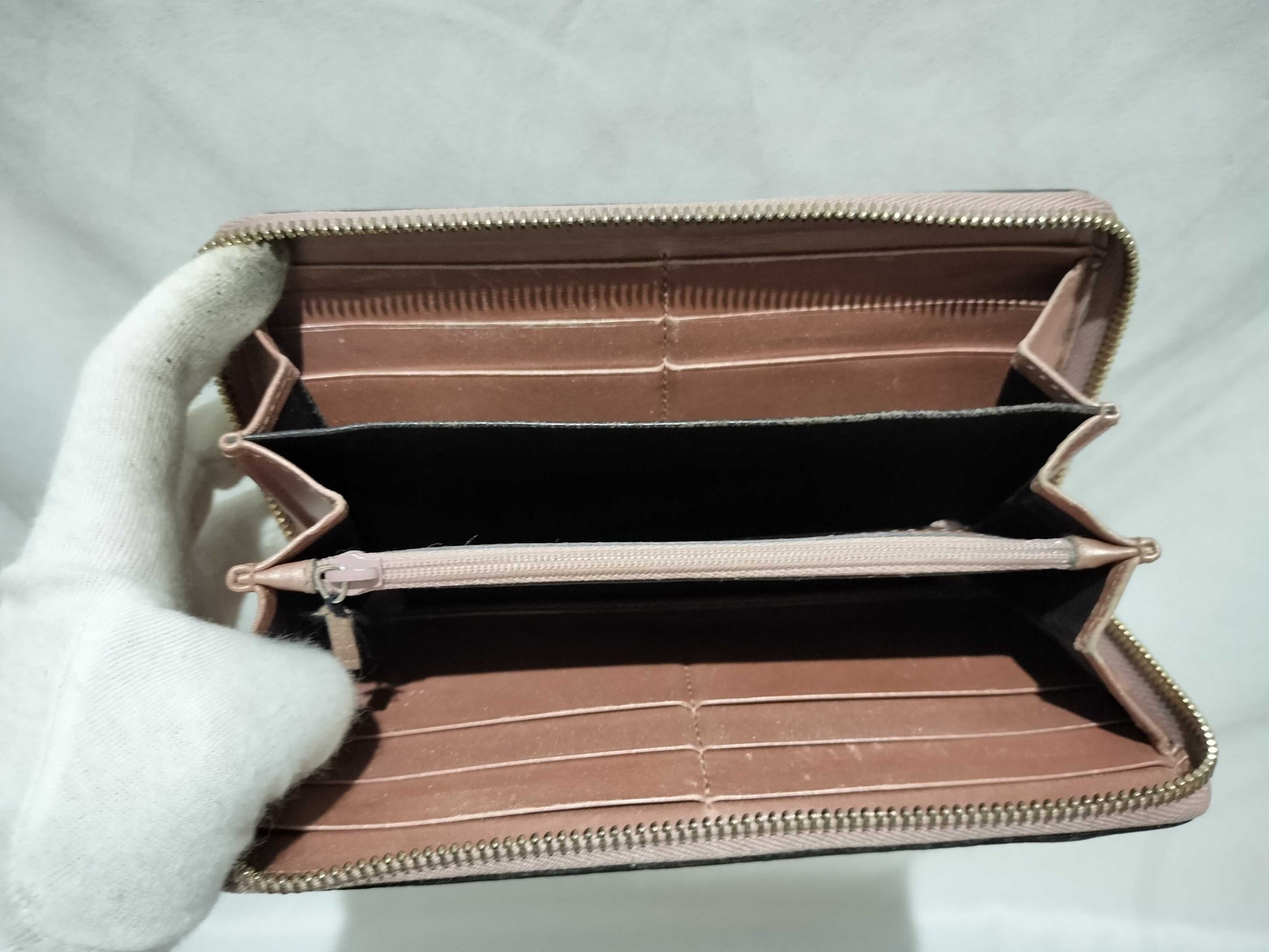 GUCCI Micro GG Enamel Wallet