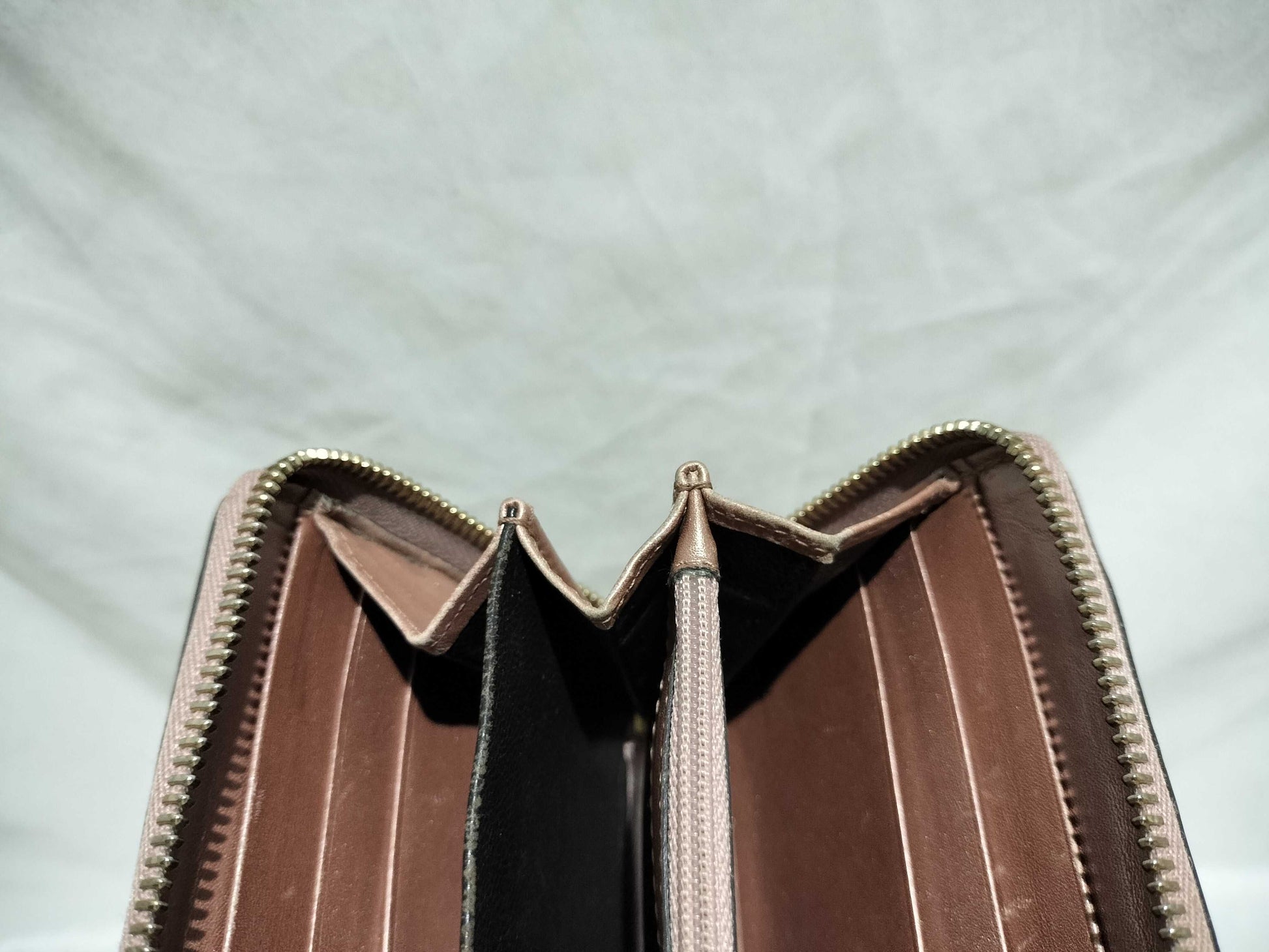 GUCCI Micro GG Enamel Wallet