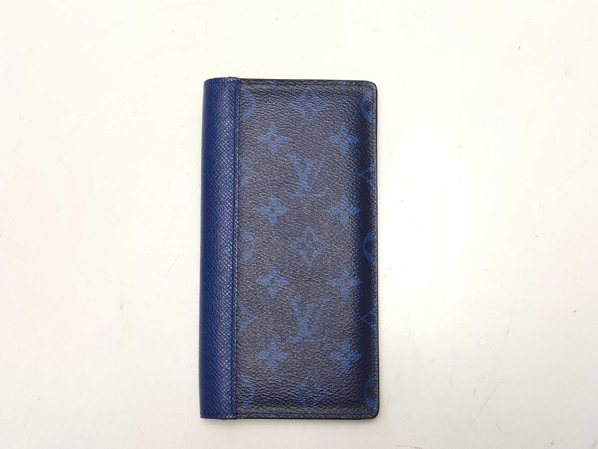 LOUIS VUITTON Taiga Portefeuille Prada Wallet