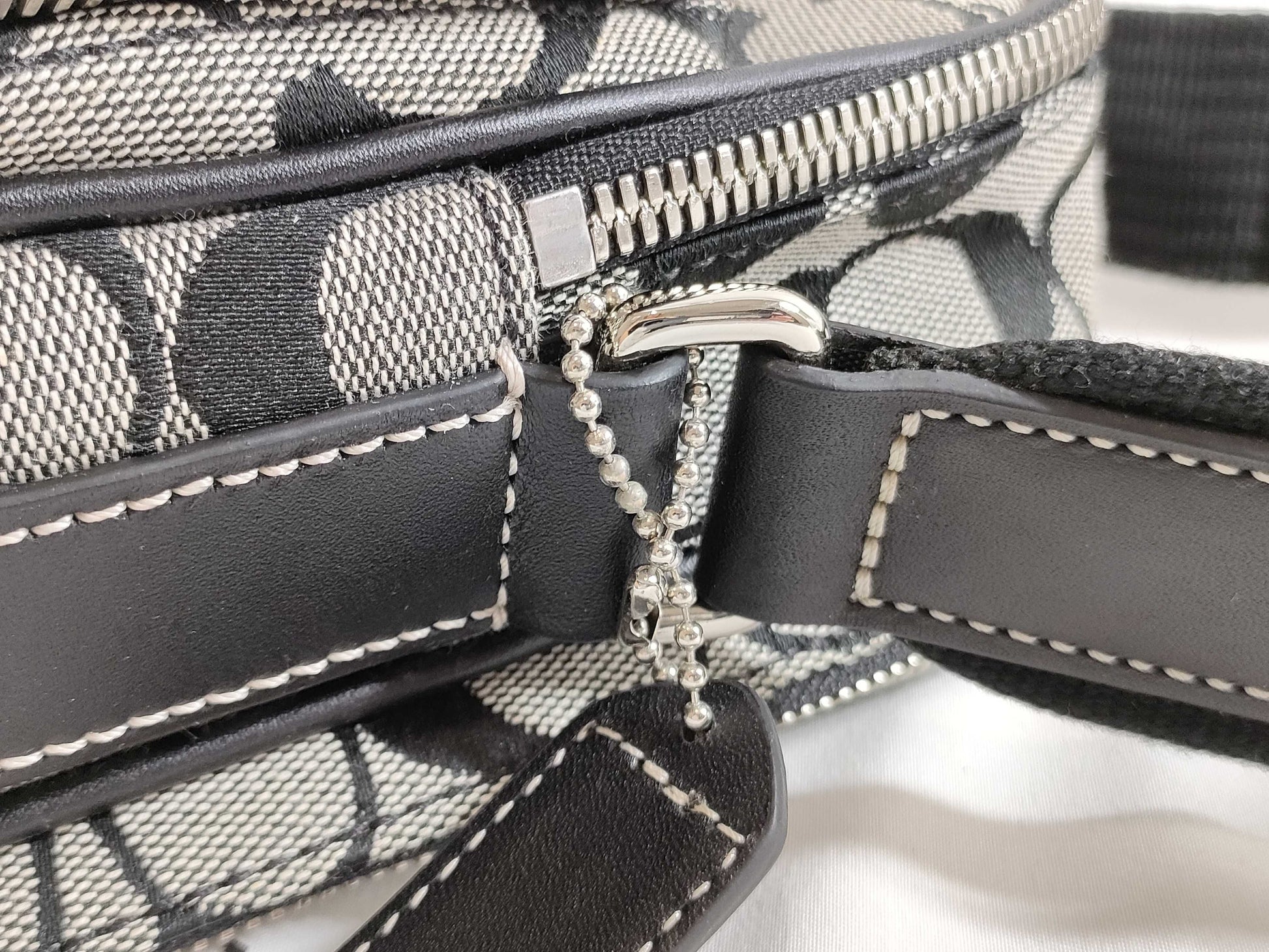 COACH Signature J055-4270 Shoulder Bag