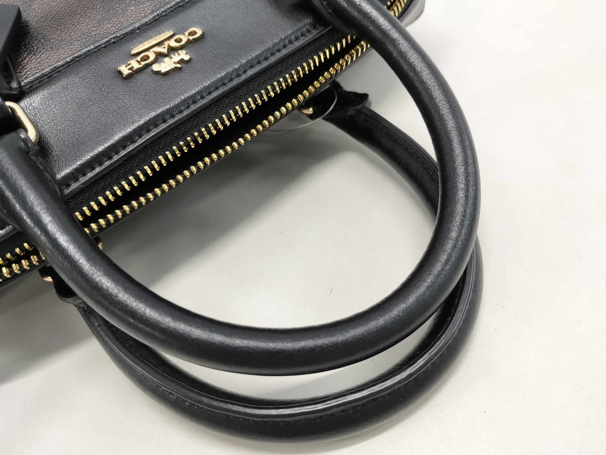 COACH Signature 68100 Handbag