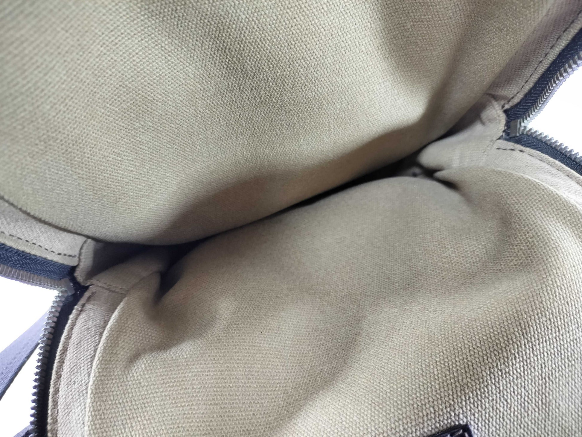 LOUIS VUITTON Unidentified Utah Iroquois Shoulder Bag
