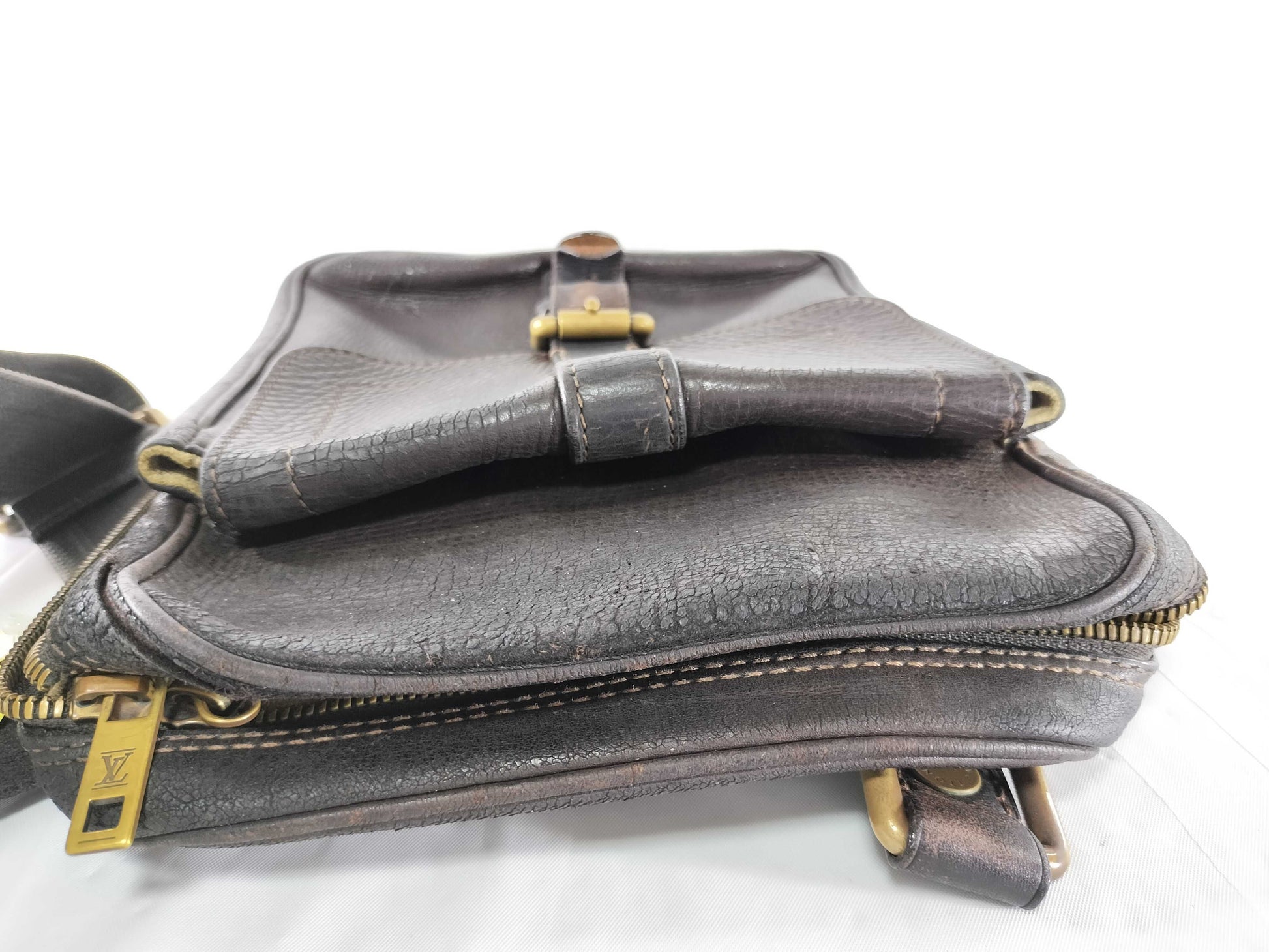 LOUIS VUITTON Unidentified Utah Iroquois Shoulder Bag