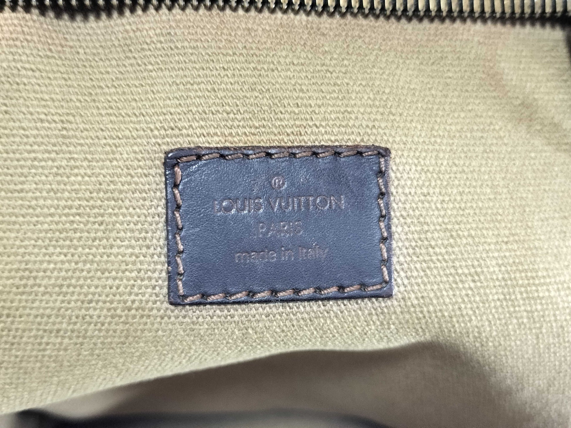 LOUIS VUITTON Unidentified Utah Iroquois Shoulder Bag