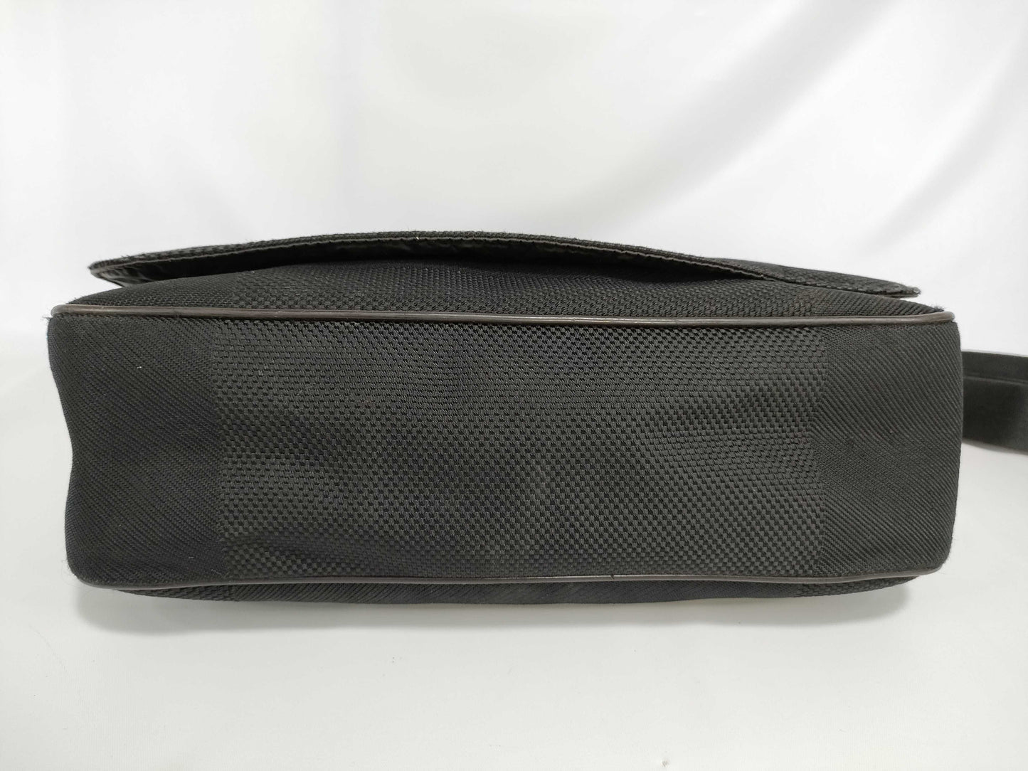 LOUIS VUITTON [Model Number] M93618 Damier Geant Messager Shoulder Bag Black Shoulder Bag