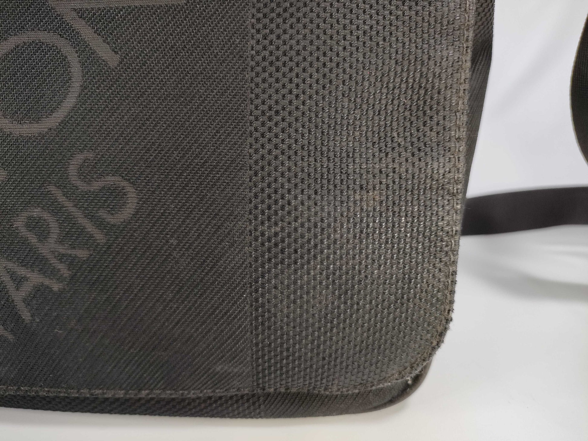 LOUIS VUITTON [Model Number] M93618 Damier Geant Messager Shoulder Bag Black Shoulder Bag