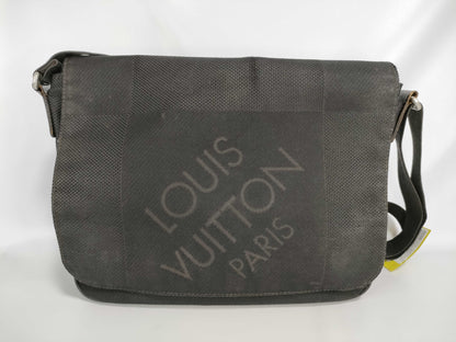 LOUIS VUITTON [Model Number] M93618 Damier Geant Messager Shoulder Bag Black Shoulder Bag
