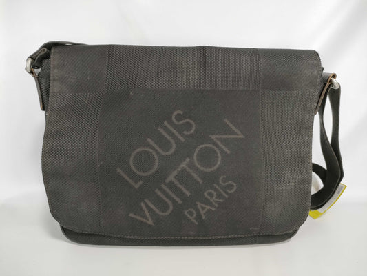 LOUIS VUITTON [Model Number] M93618 Damier Geant Messager Shoulder Bag Black Shoulder Bag