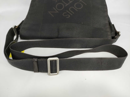LOUIS VUITTON [Model Number] M93618 Damier Geant Messager Shoulder Bag Black Shoulder Bag