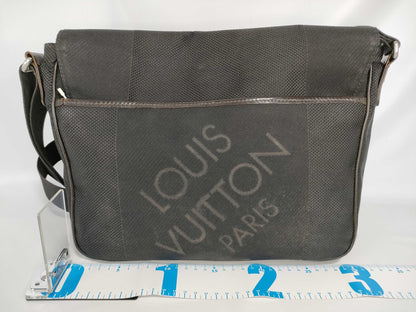 LOUIS VUITTON [Model Number] M93618 Damier Geant Messager Shoulder Bag Black Shoulder Bag