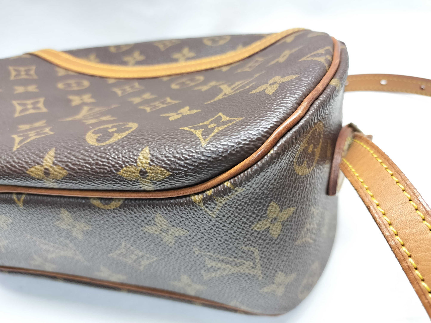 LOUIS VUITTON M51221 Monogram Blois Shoulder Bag