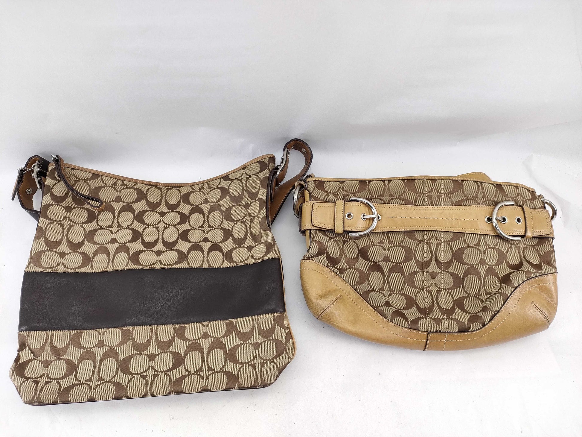 COACH Signature 7077/6072 Shoulder Bag