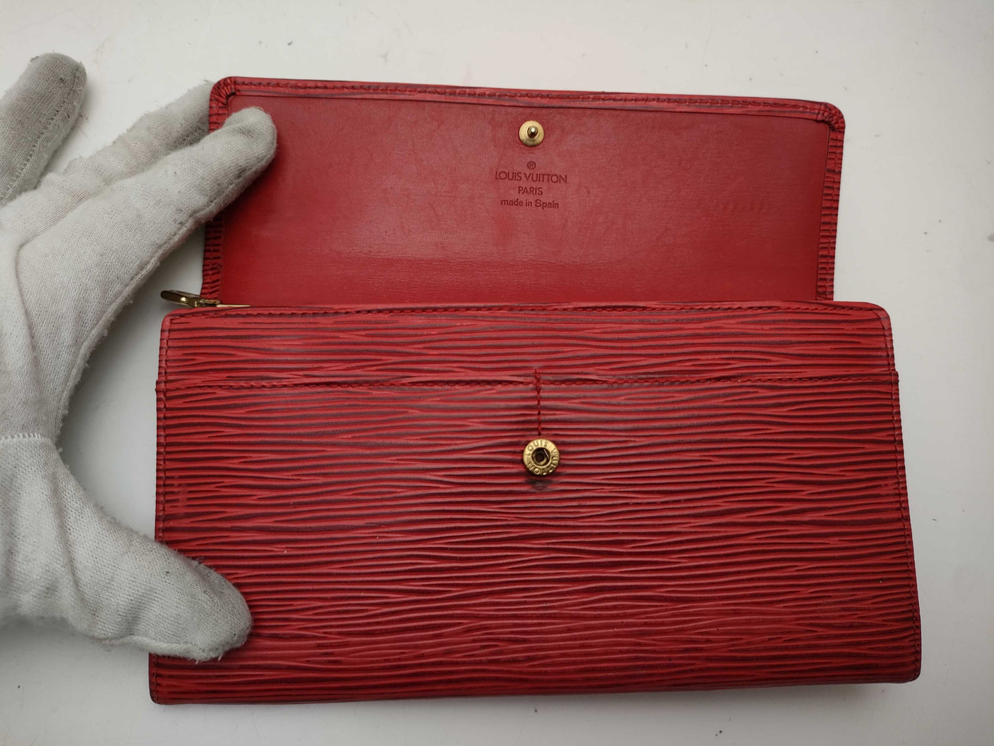 LOUIS VUITTON Epi Porte Tresor International Wallet