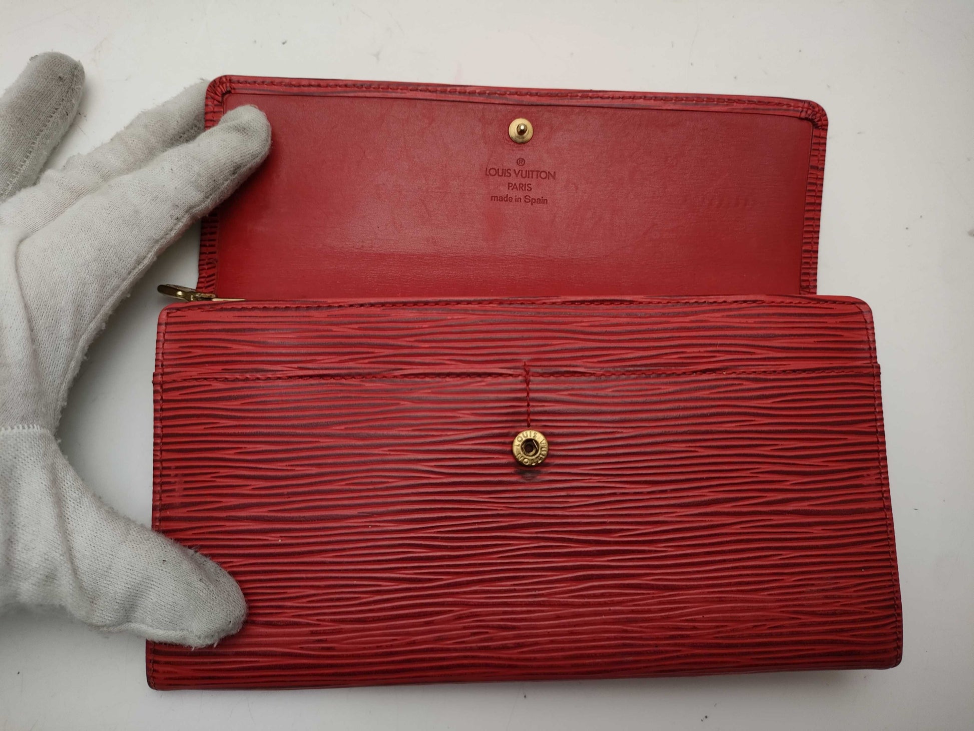 LOUIS VUITTON Epi Porte Tresor International Wallet