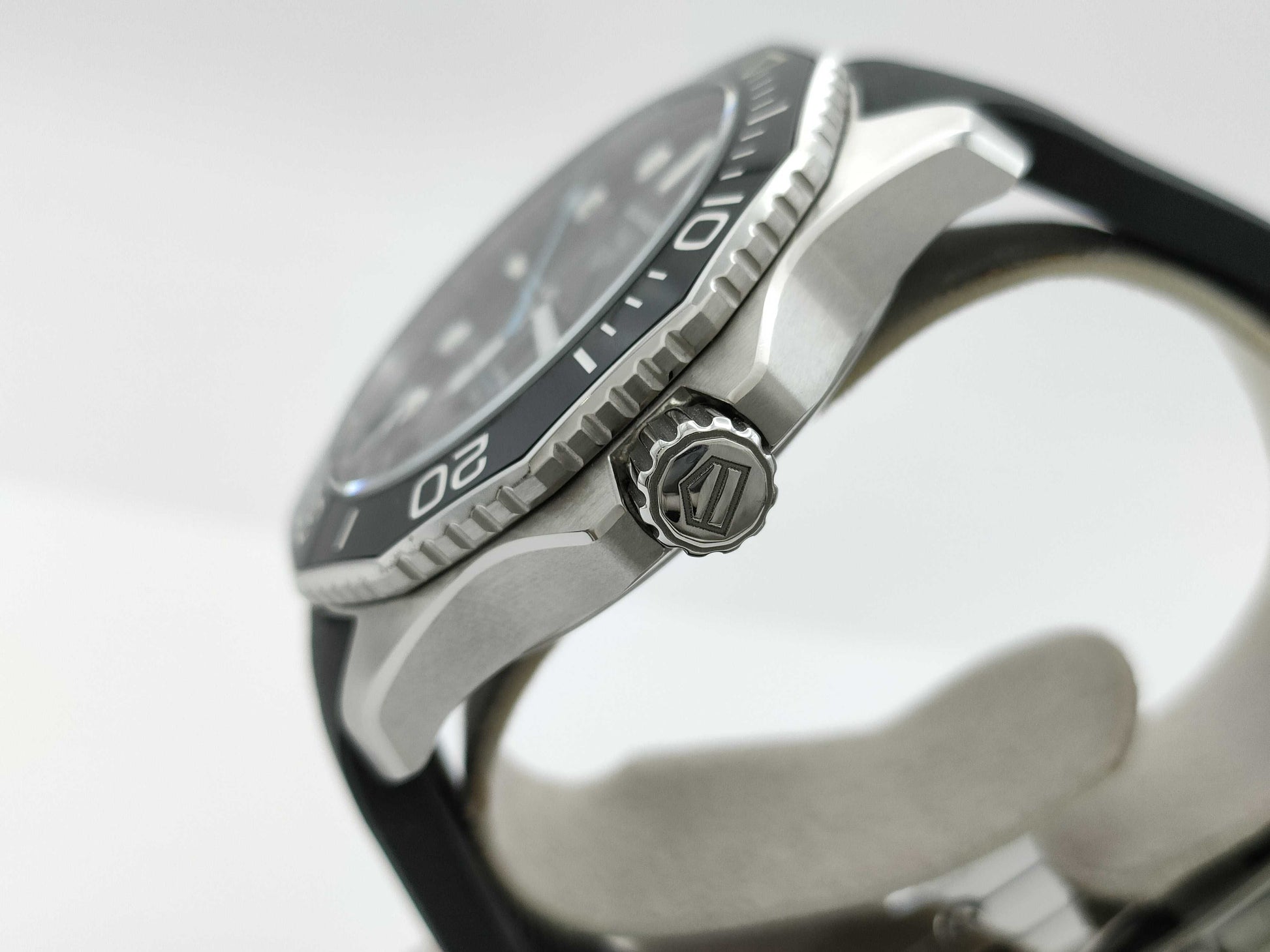 TAG Heuer Professional 300 WBP5110.FT6257 BWM8973 Automatic Men's Watch