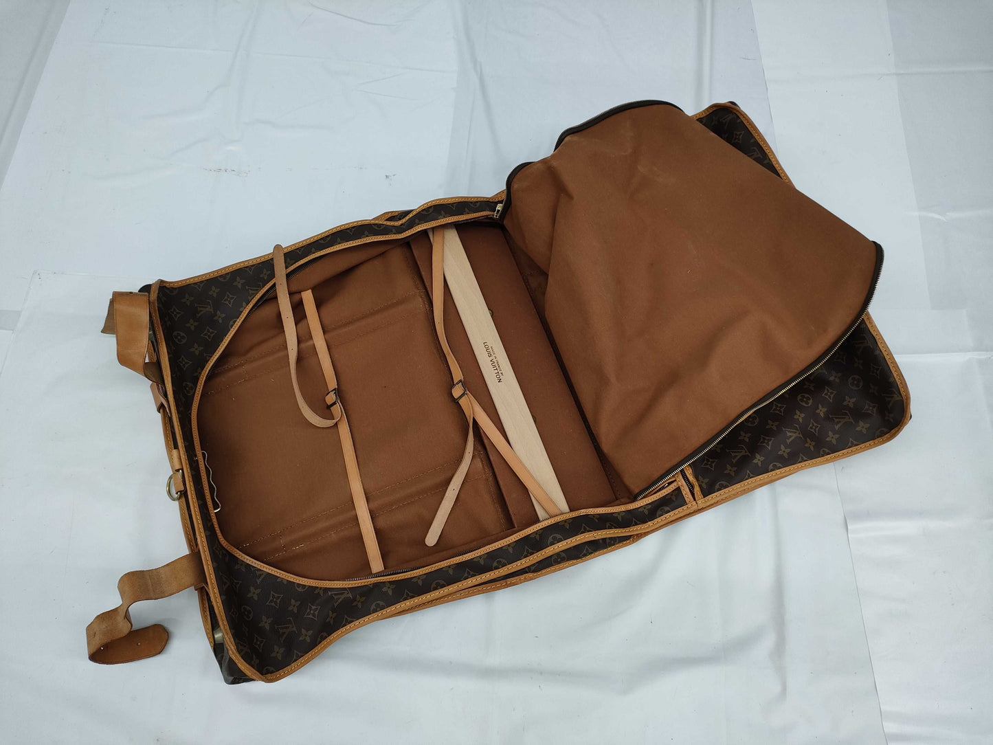 LOUIS VUITTON VX884 Monogram Suter Bag