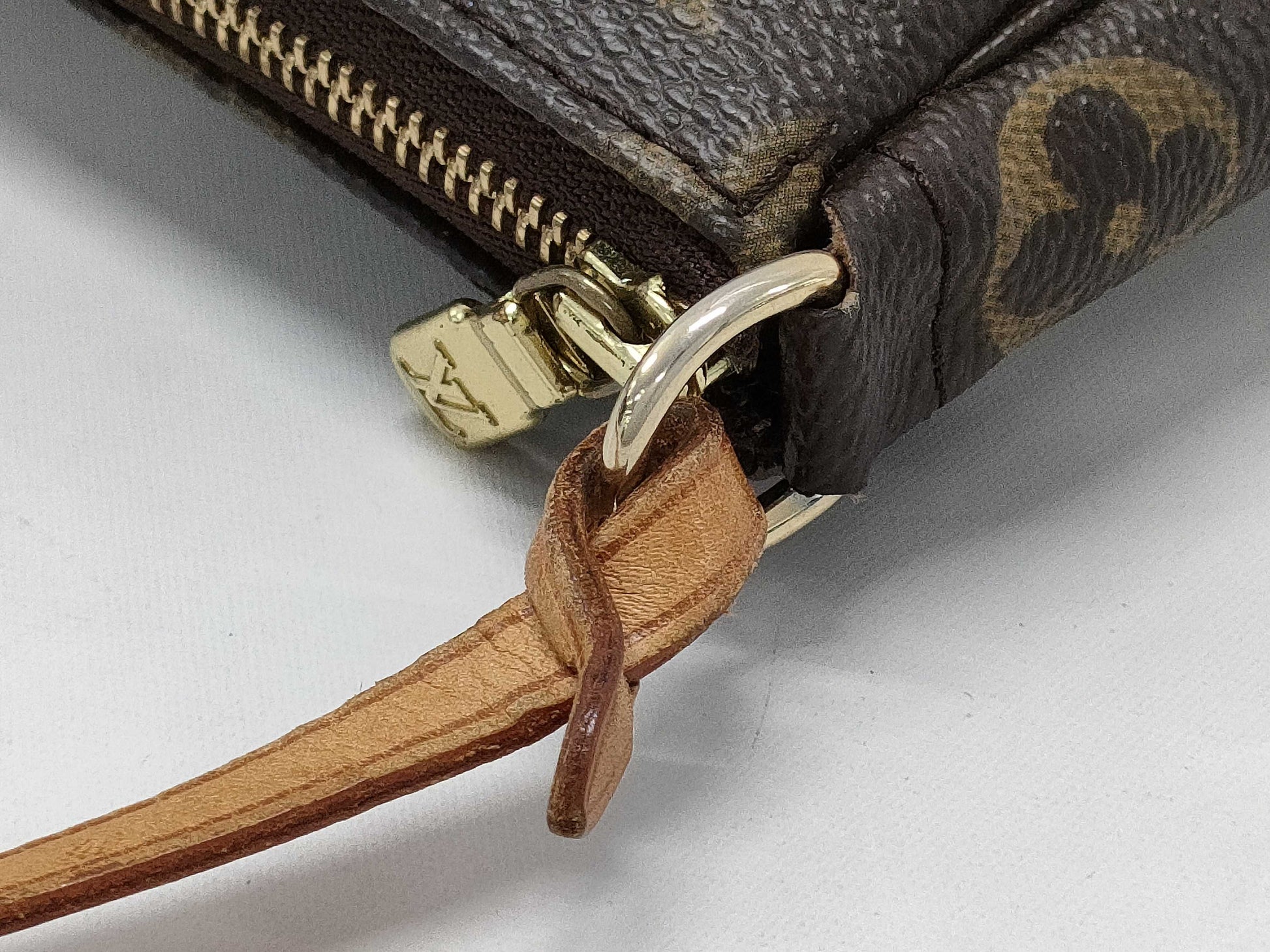 LOUIS VUITTON Monogram M40712 Pochette Accessoires Handbag