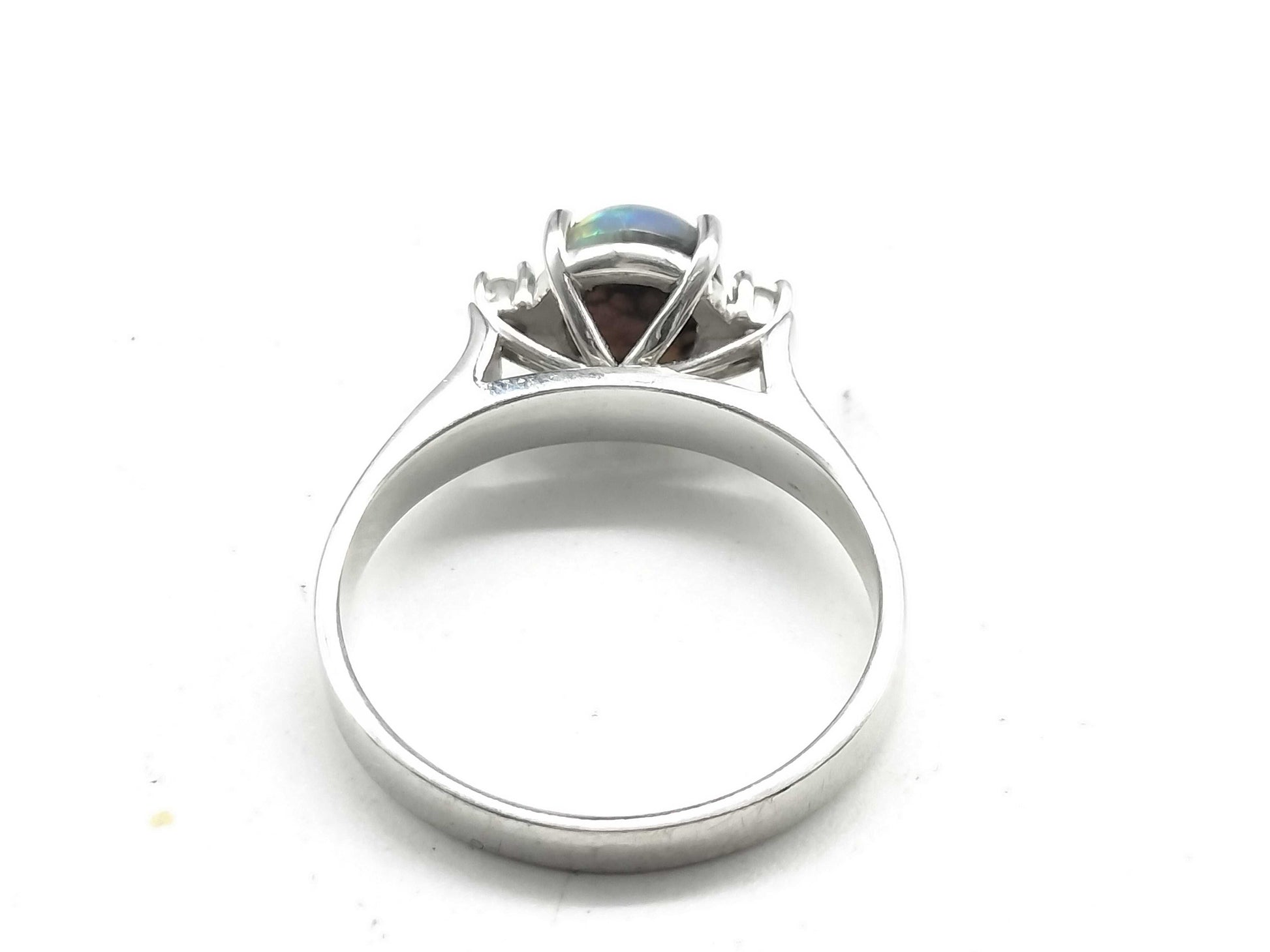 Opal and Diamond 750 3.1g Ring 