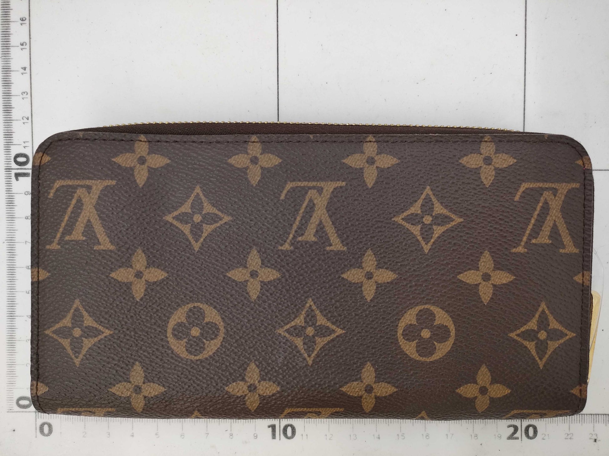 LOUIS VUITTON Monogram Evasion Zippy Wallet