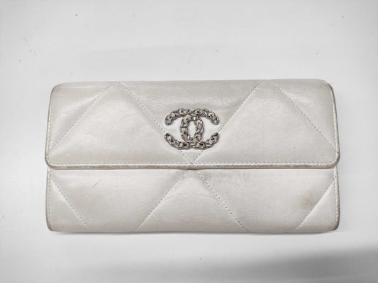 CHANEL Calfskin Mato Coco Mark White Long Wallet