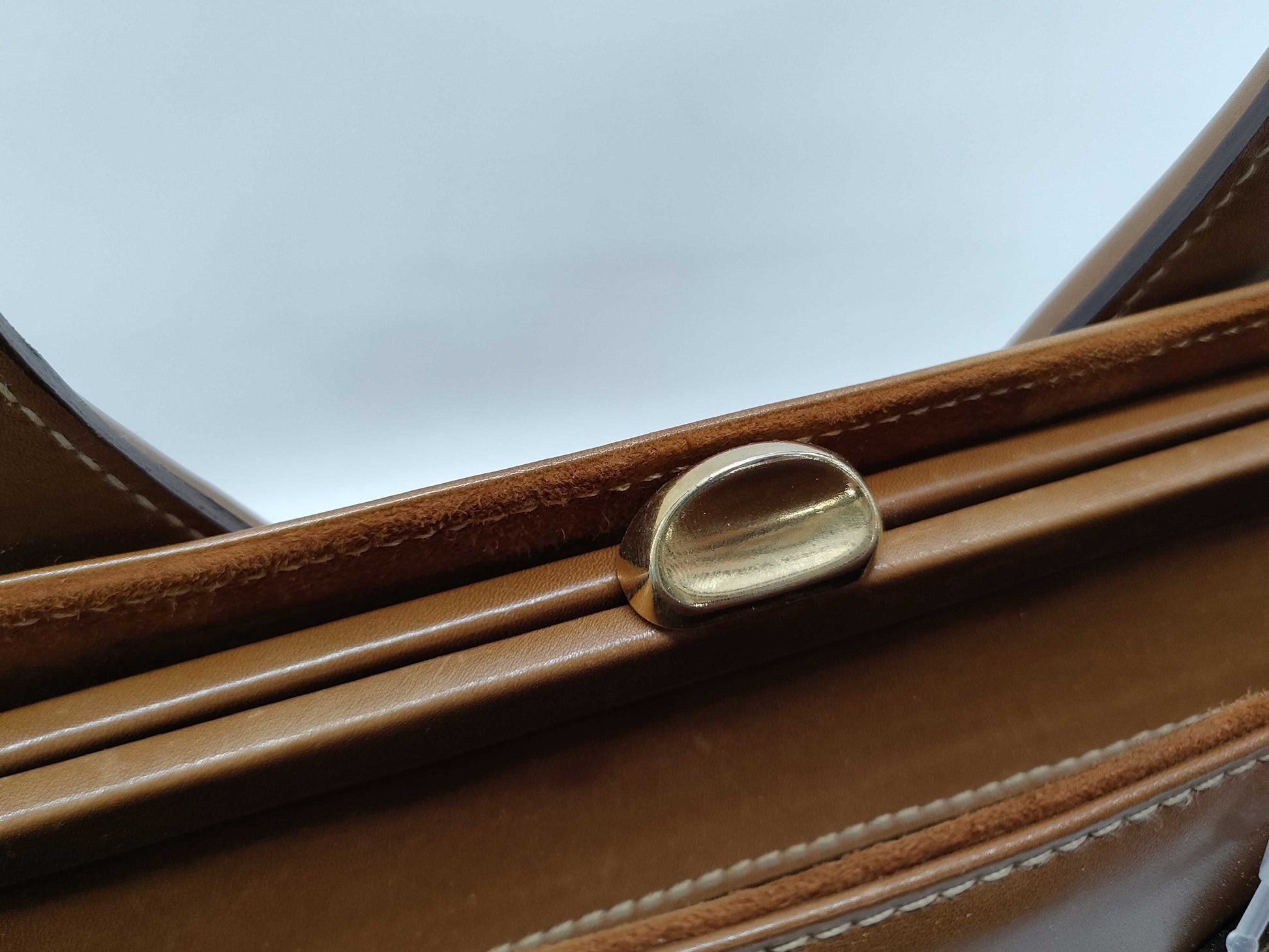 BALLY Full Leather Brown Handbag with Suede Sides