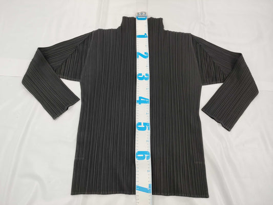 ISSEY MIYAKE black long-sleeved top