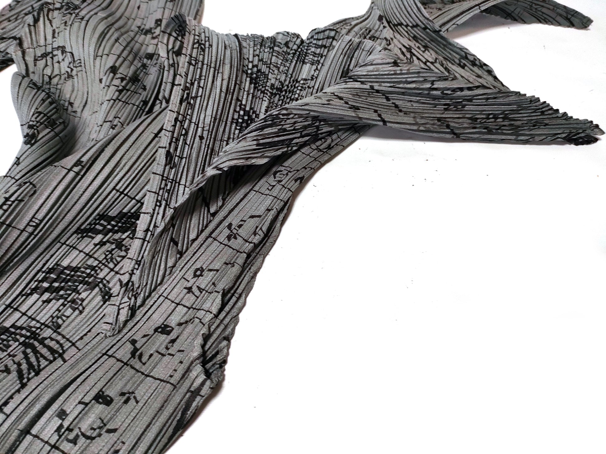 ISSEY MIYAKE Pleated Bottoms and All-Over Print Tops