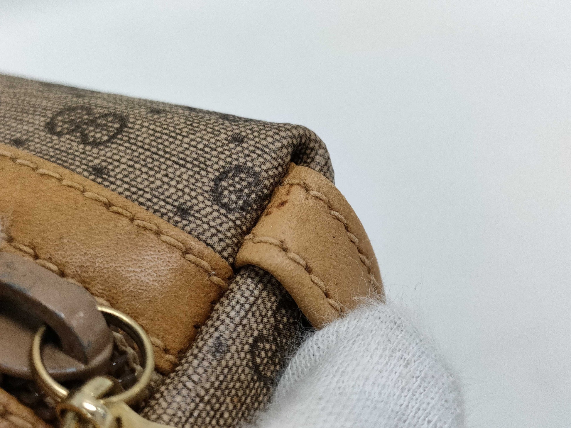 GUCCI Micro GG Pouch Pouch