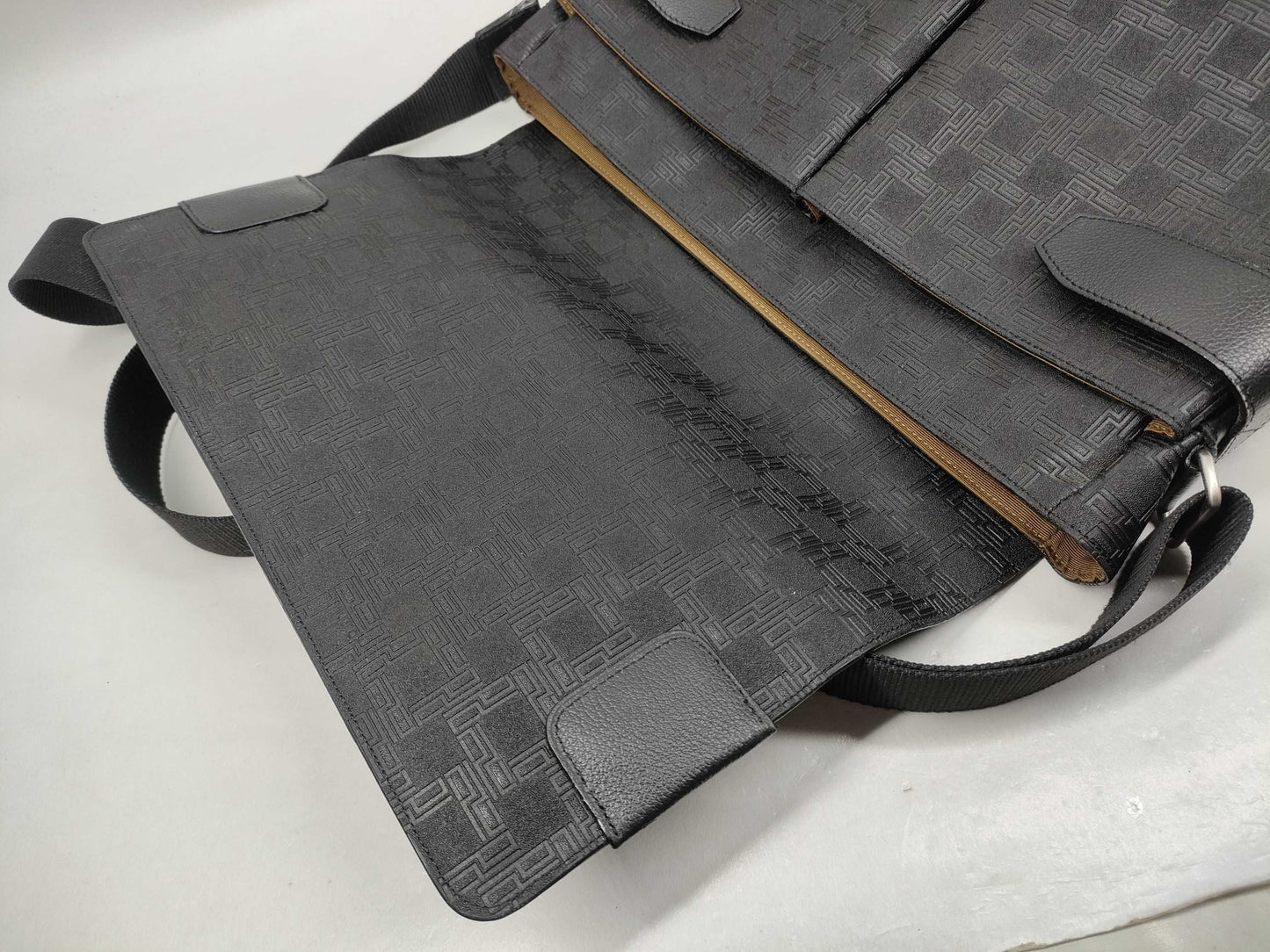 dunhill shoulder bag
