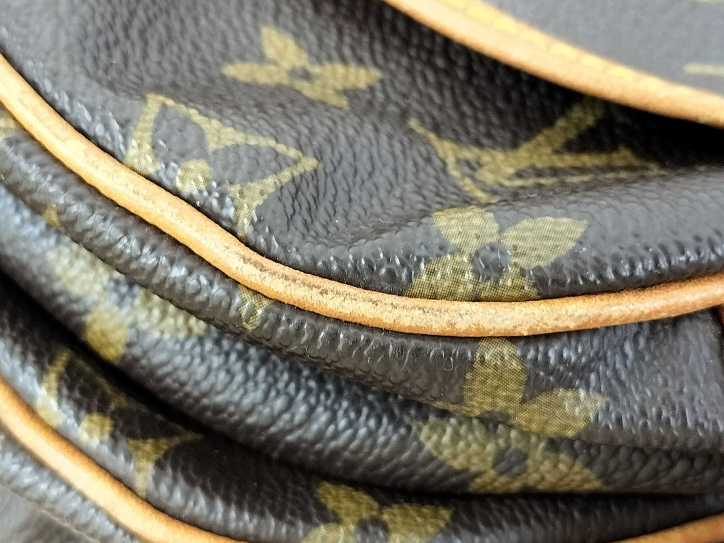 LOUIS VUITTON Monogram M42256 Saumur 30 Shoulder Bag