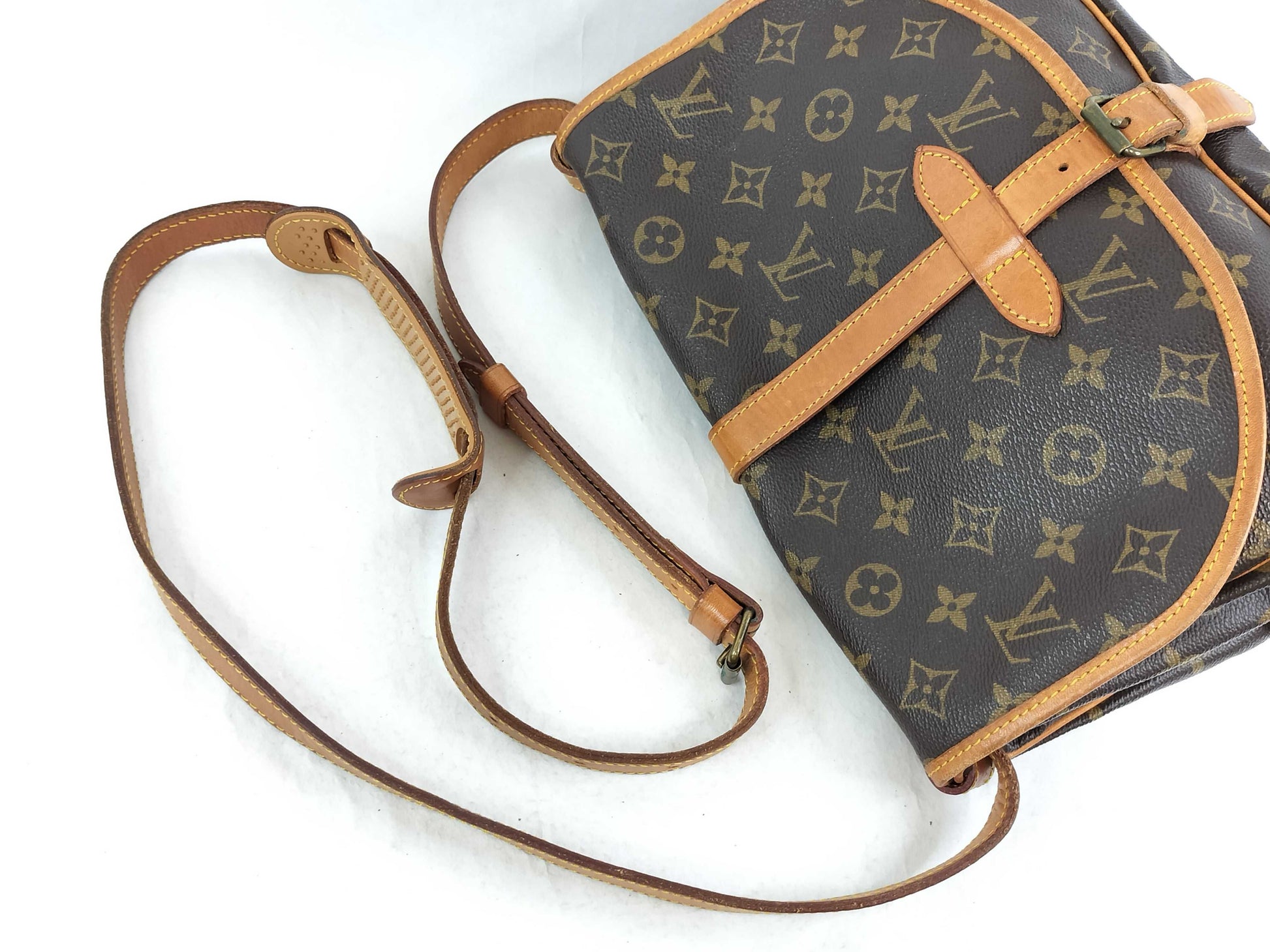 LOUIS VUITTON Monogram M42256 Saumur 30 Shoulder Bag