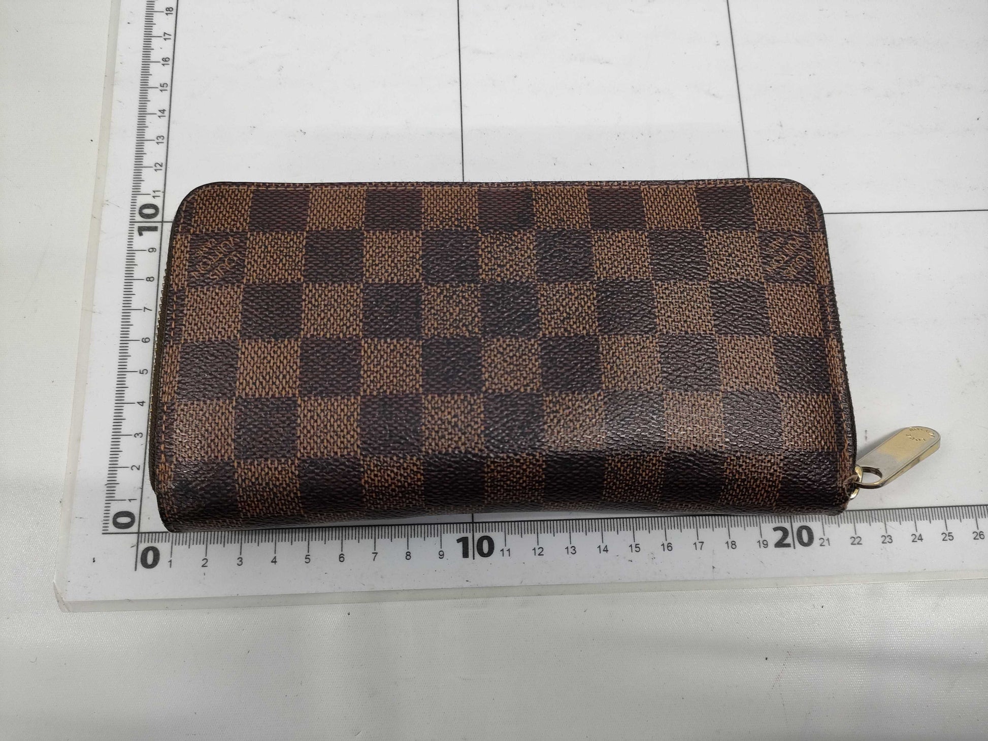 LOUIS VUITTON Damier Zippy Wallet Zipper Broken Wallet