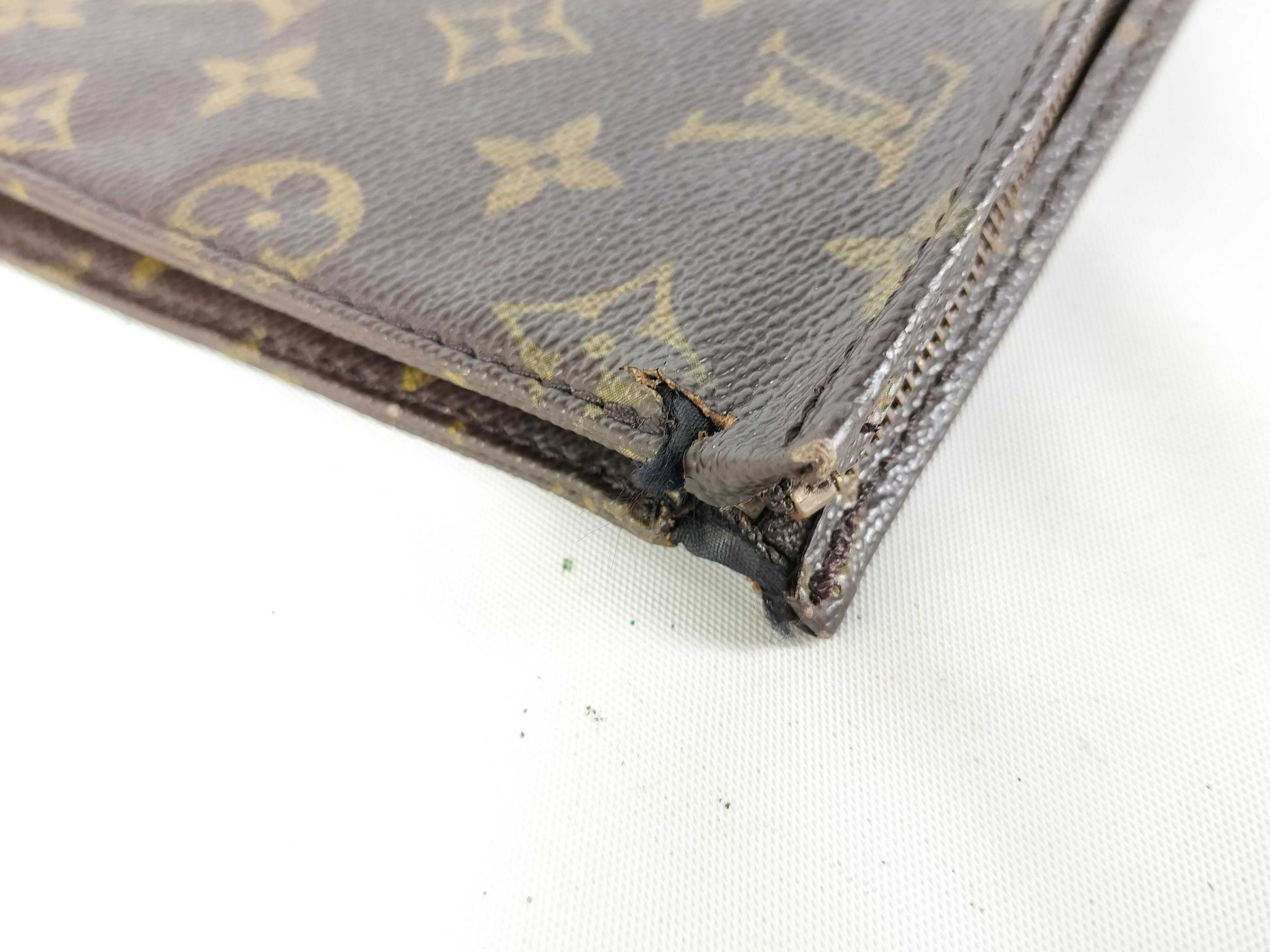 LOUIS VUITTON Unidentified Monogram Poche Toilette 26 Pouch