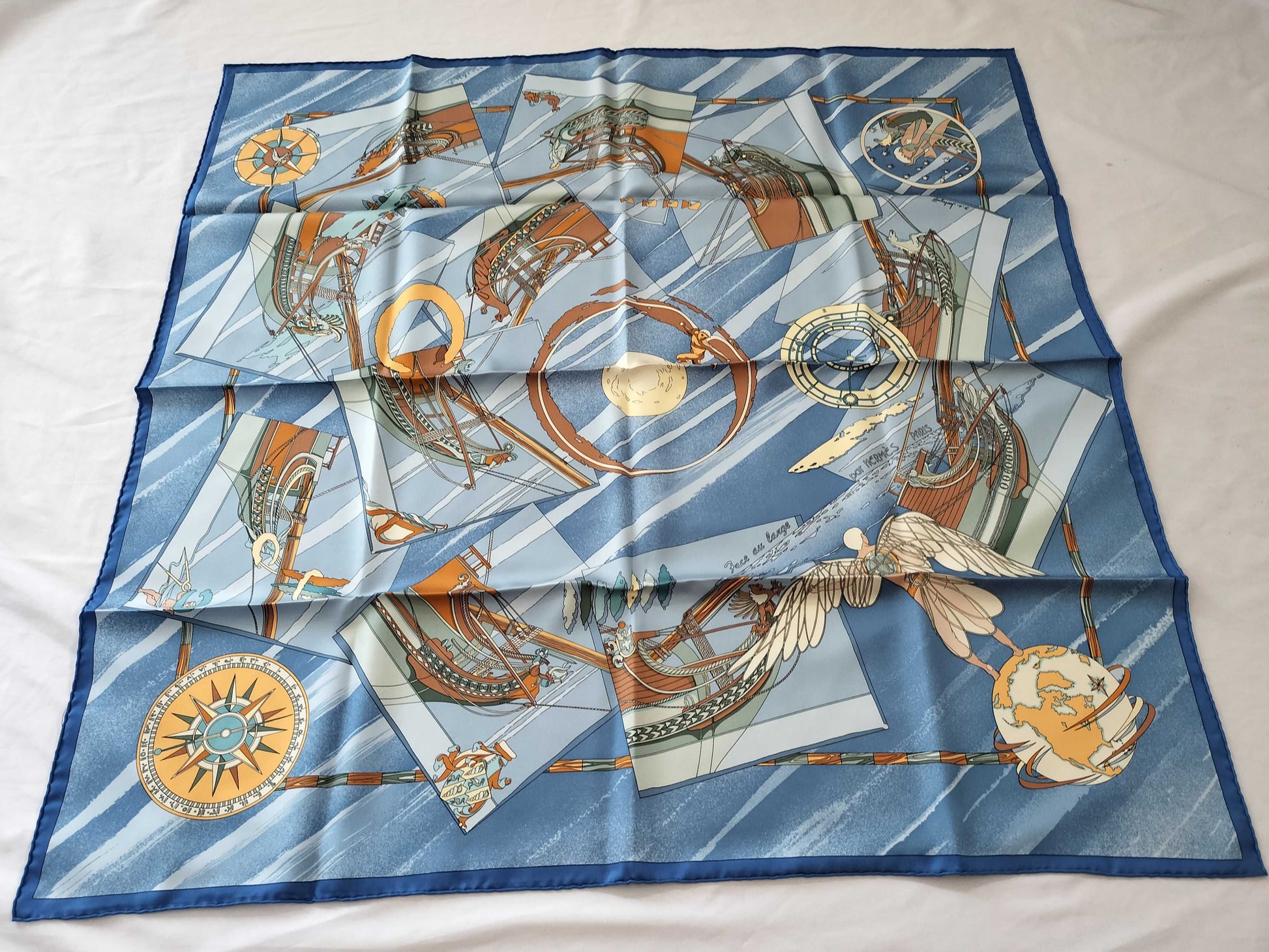 HERMES Carré 90 FACE AU LARGE Scarf