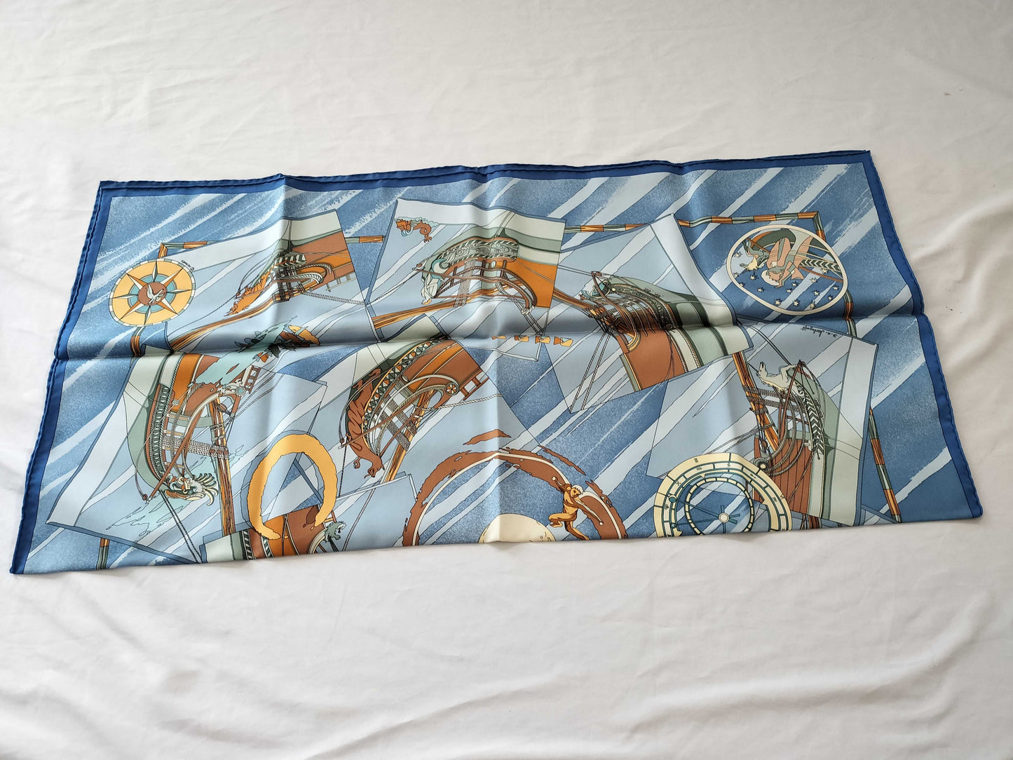 HERMES Carré 90 FACE AU LARGE Scarf