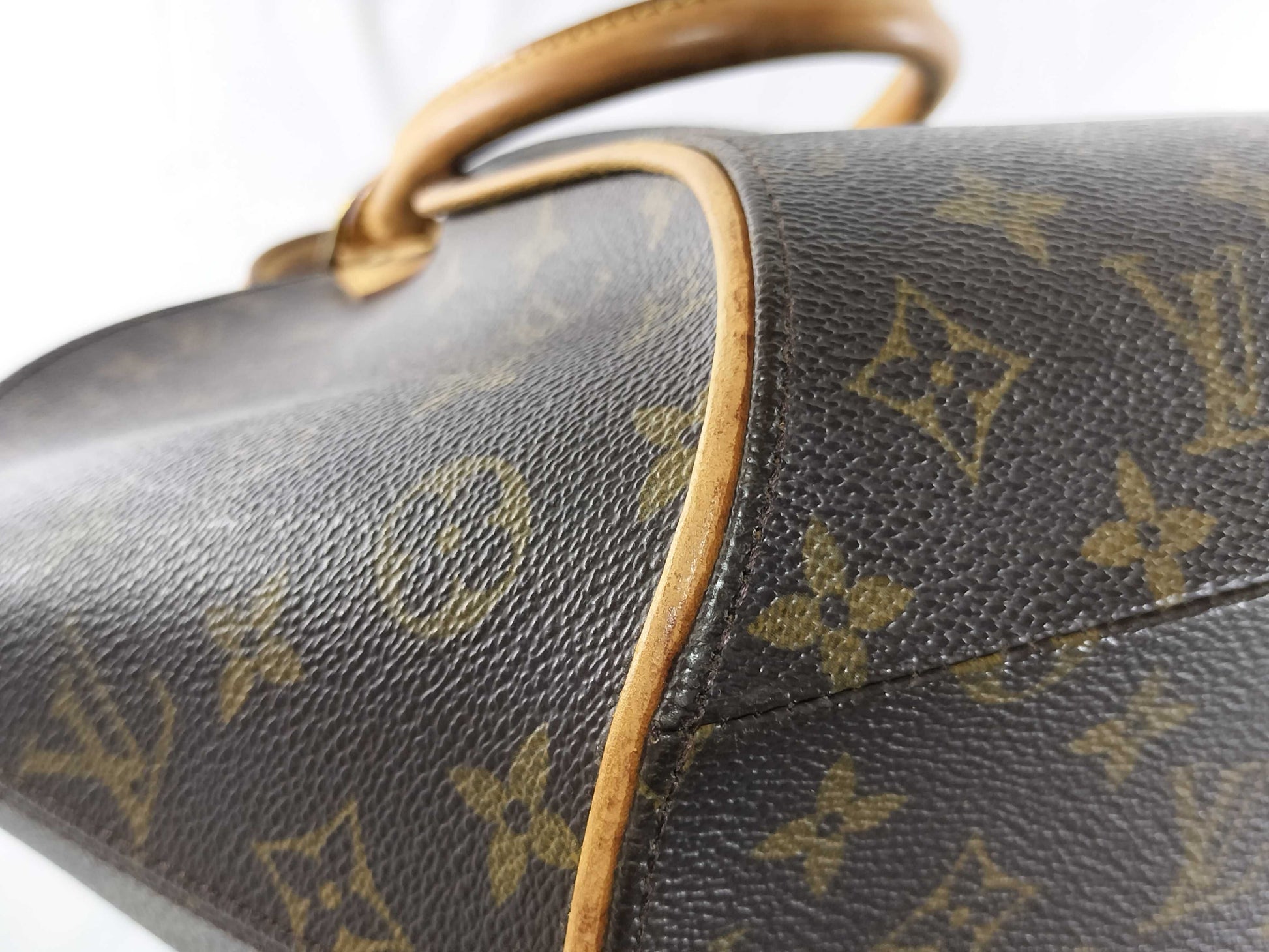 LOUIS VUITTON Monogram Ellipse Handbag