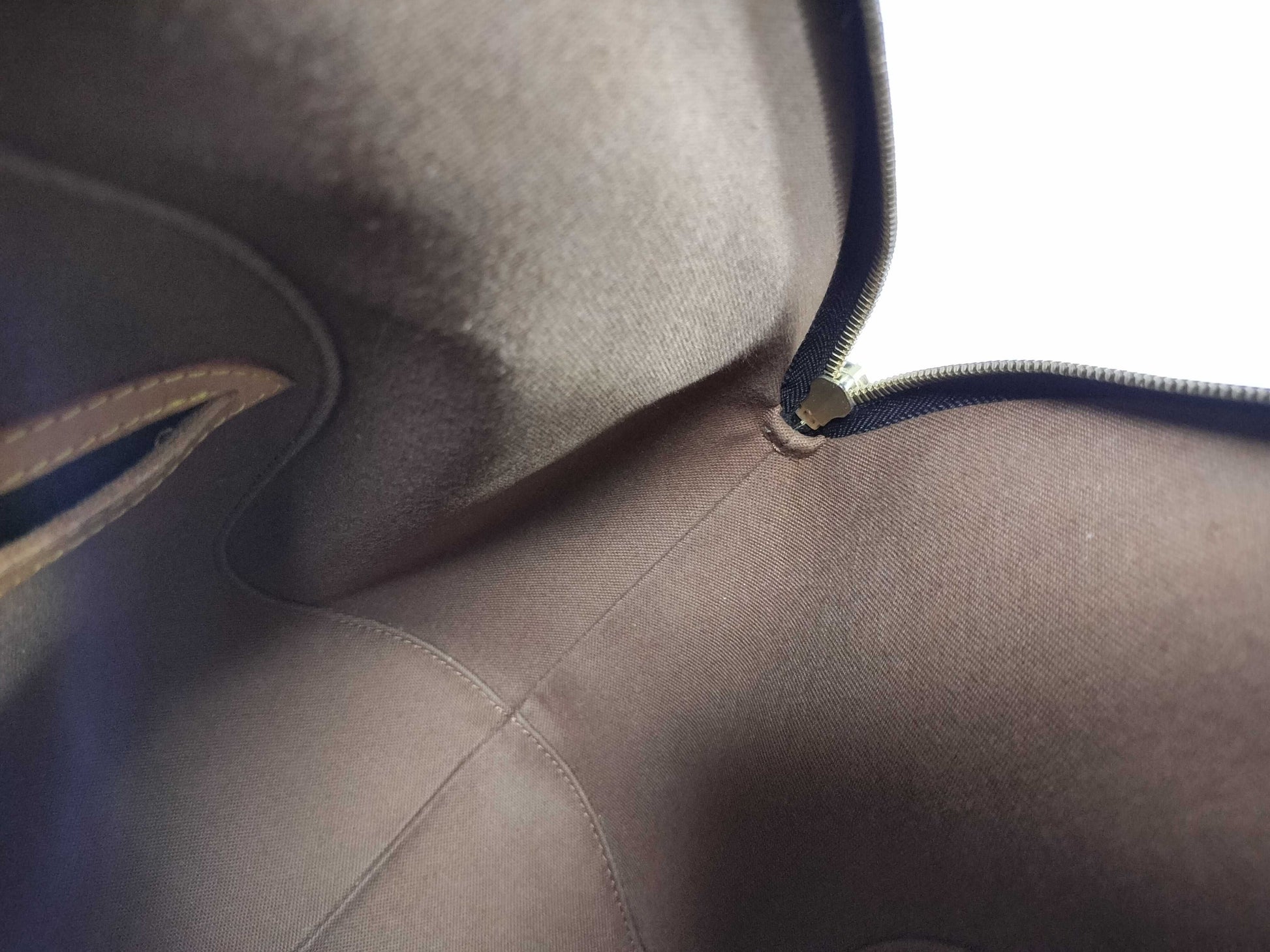 LOUIS VUITTON Monogram Ellipse Handbag
