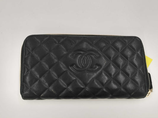 CHANEL Caviar Skin Round Wallet