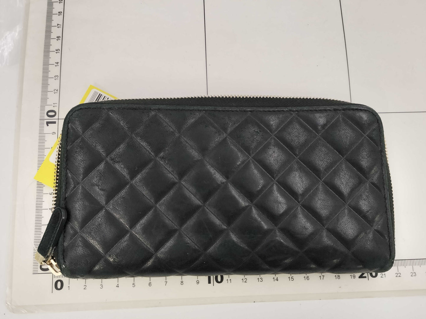 CHANEL Caviar Skin Round Wallet