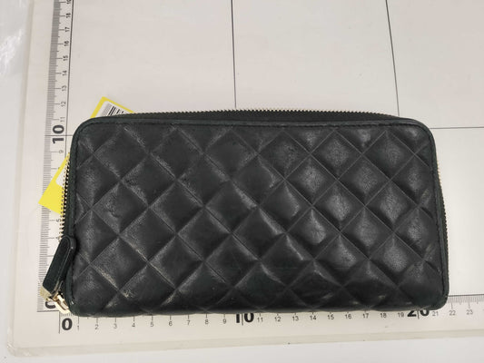 CHANEL Caviar Skin Round Wallet