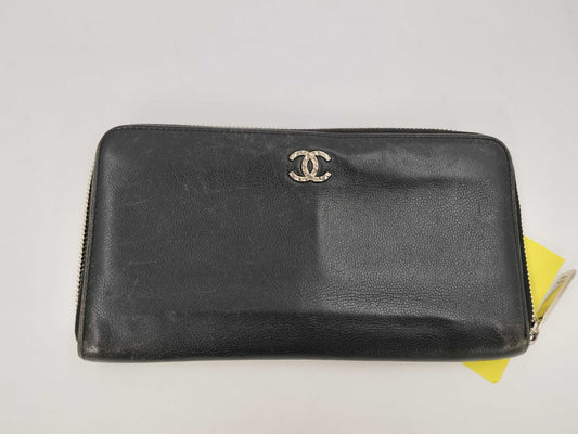 CHANEL Caviar Skin Lamb Coco Mark Wallet