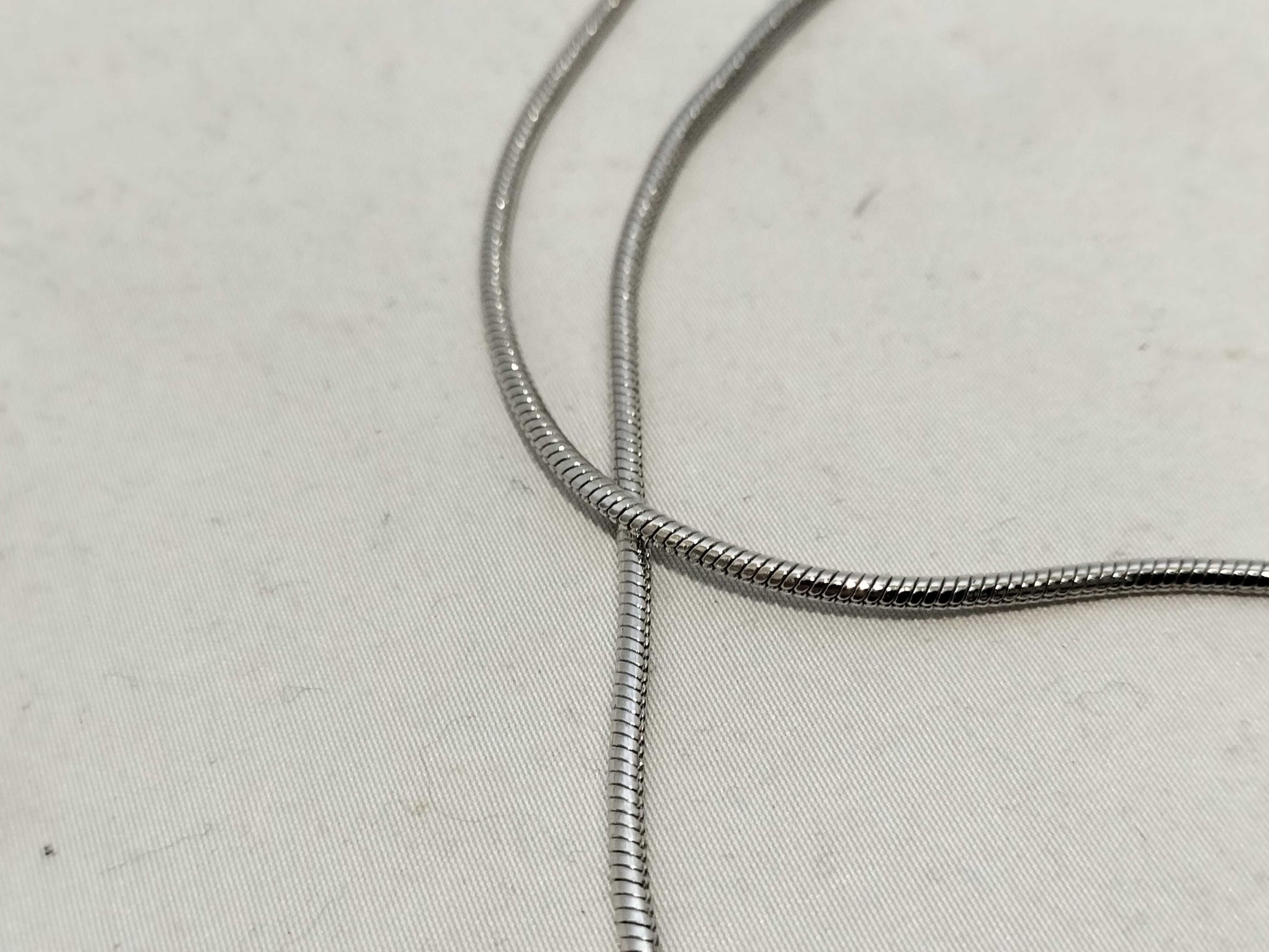 Dior D logo necklace