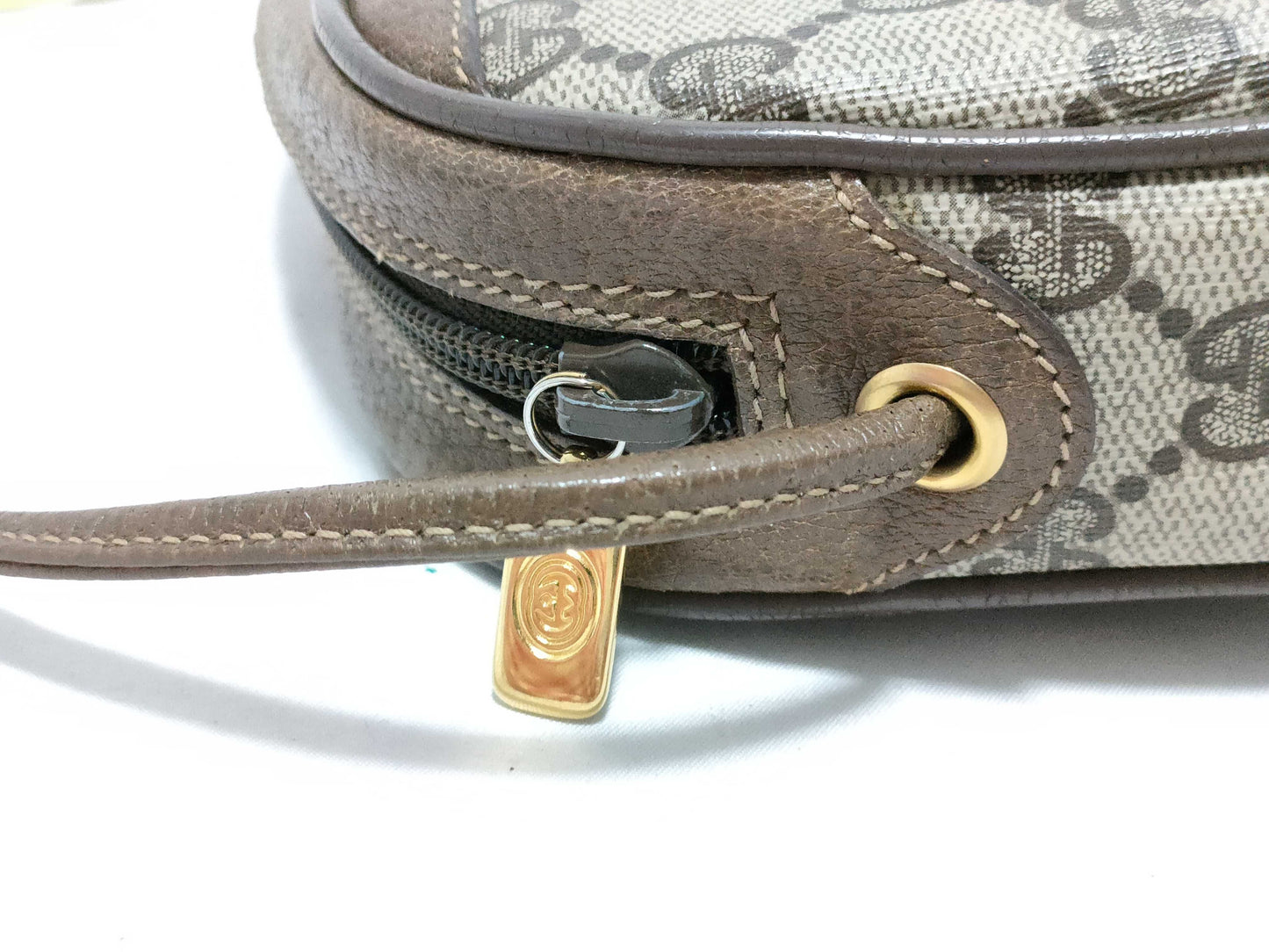 GUCCI Old Round Shoulder Bag