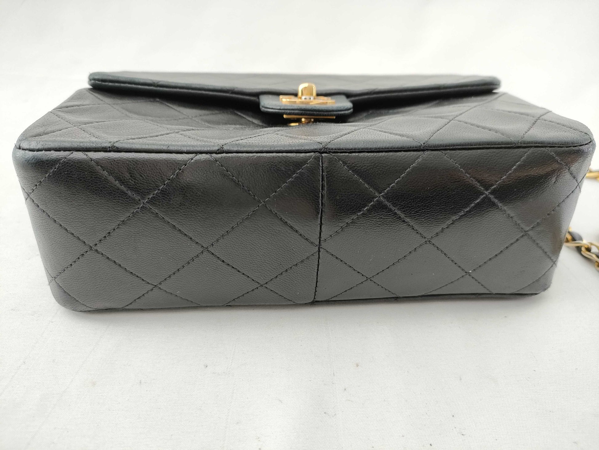 CHANEL [With sticker and card] No. 1 Lambskin Mini Matelasse / Single / Chain Shoulder / Sticker and card / No. 1 Shoulder Bag