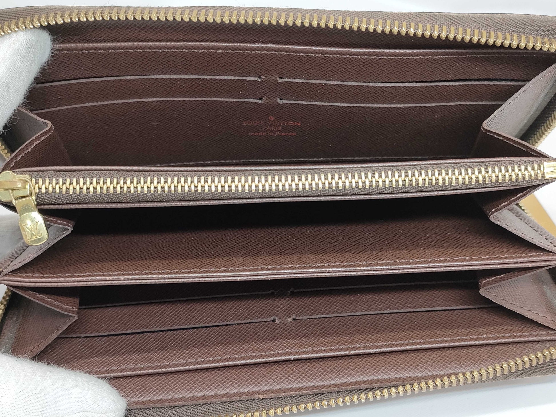 LOUIS VUITTON Damier Zippy Wallet
