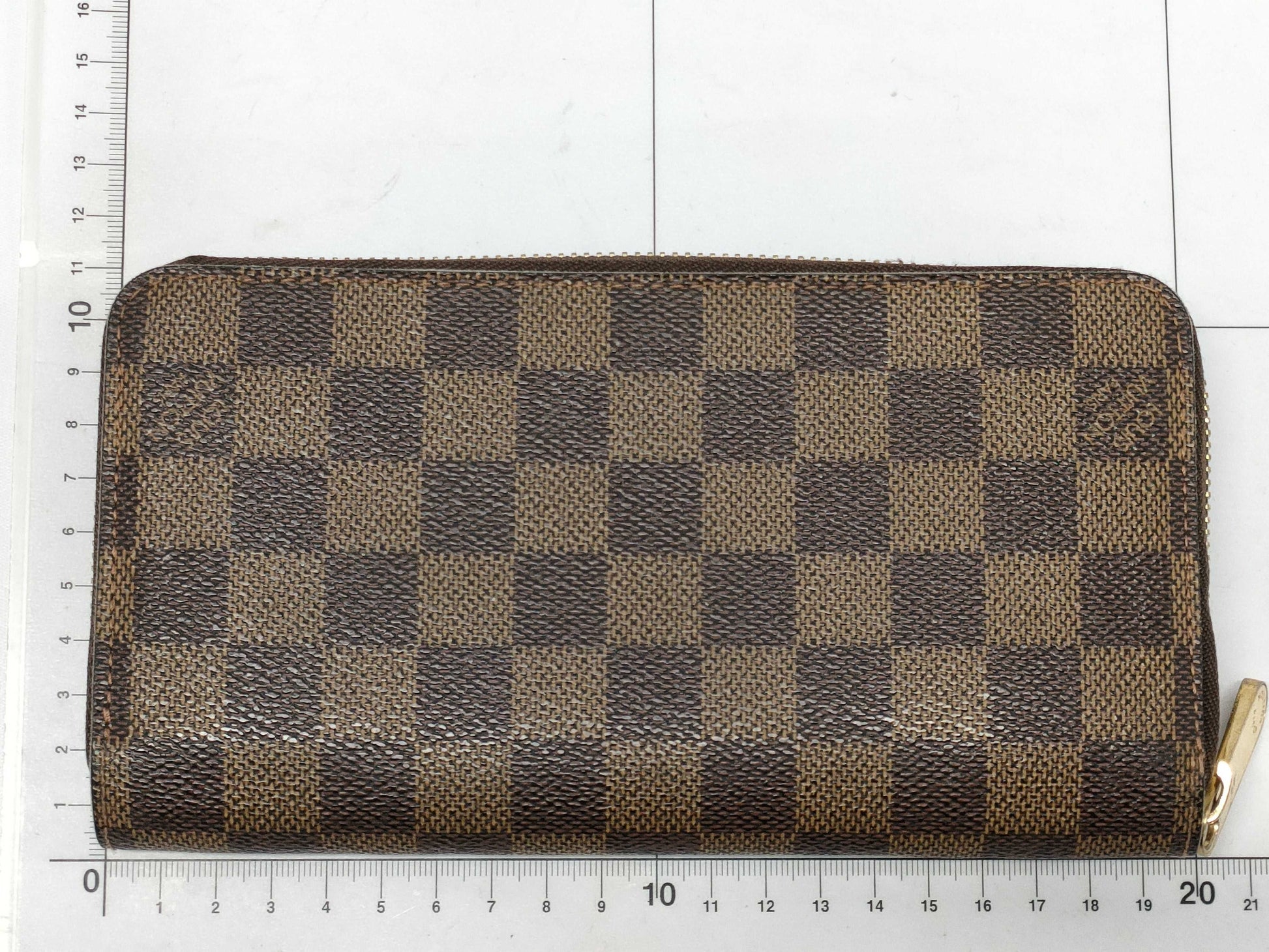 LOUIS VUITTON Damier Zippy Wallet
