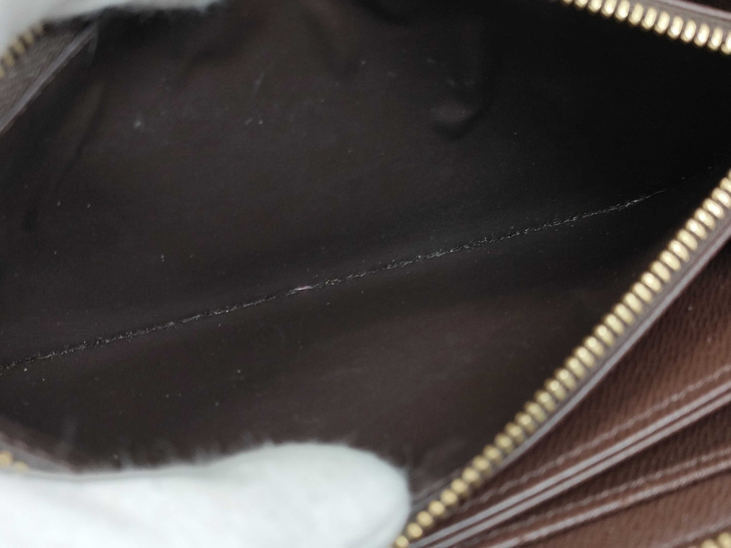 LOUIS VUITTON Damier Zippy Wallet